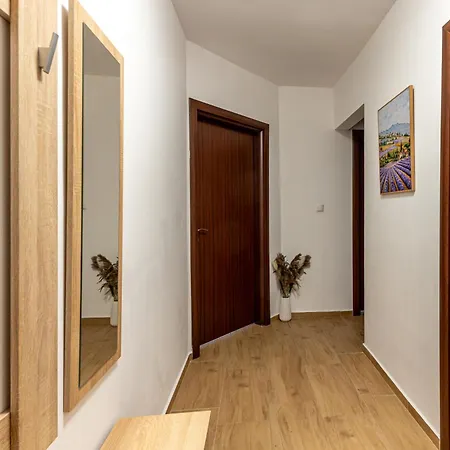 Апартаменти Modern 2br Flat With Parking For 4m Cars Варна