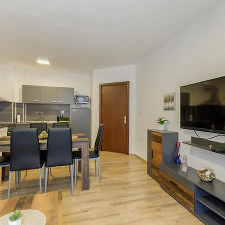 Апартаменти Modern 2br Flat With Parking For 4m Cars Варна