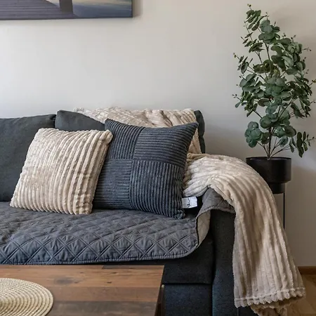 Апартаменти Modern 2br Flat With Parking For 4m Cars *