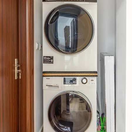 Апартаменти Modern 2br Flat With Parking For 4m Cars