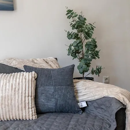Modern 2br Flat With Parking For 4m Cars Апартаменти