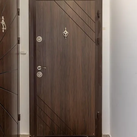 Modern 2br Flat With Parking For 4m Cars Апартаменти *