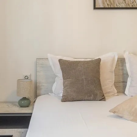 Modern 2br Flat With Parking For 4m Cars Апартаменти