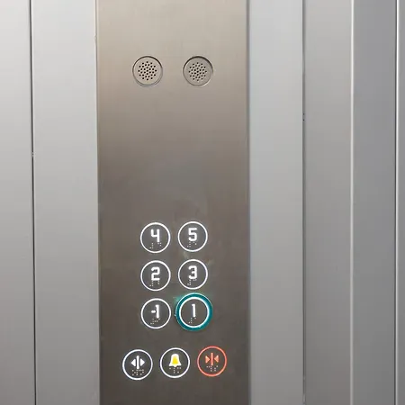 Апартаменти Modern 2br Flat With Parking For 4m Cars *